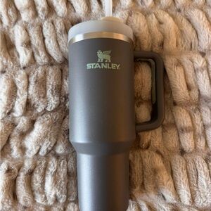 THE QUENCHER H2.0 FLOWSTATE™ TUMBLER | 40 OZ